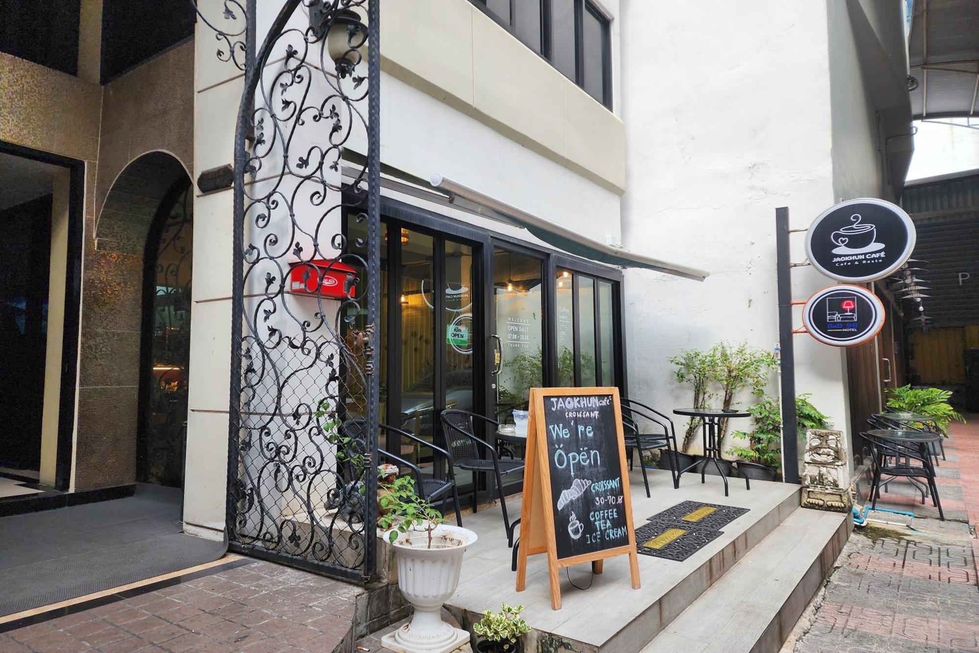 Bnb98 Silom Hotel Bangkok Buitenkant foto