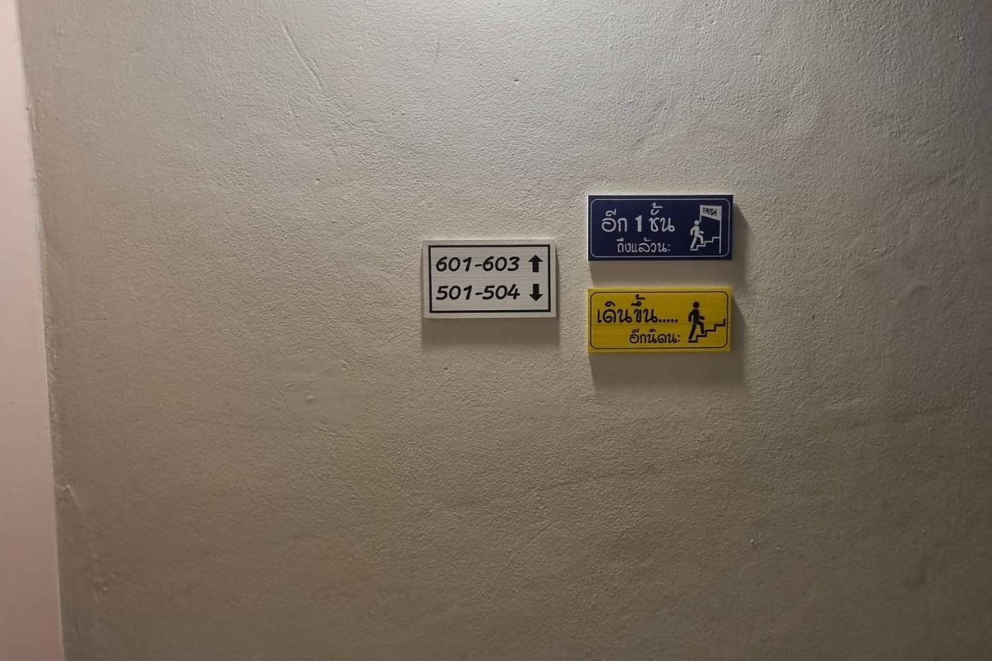 Bnb98 Silom Hotel Bangkok Buitenkant foto