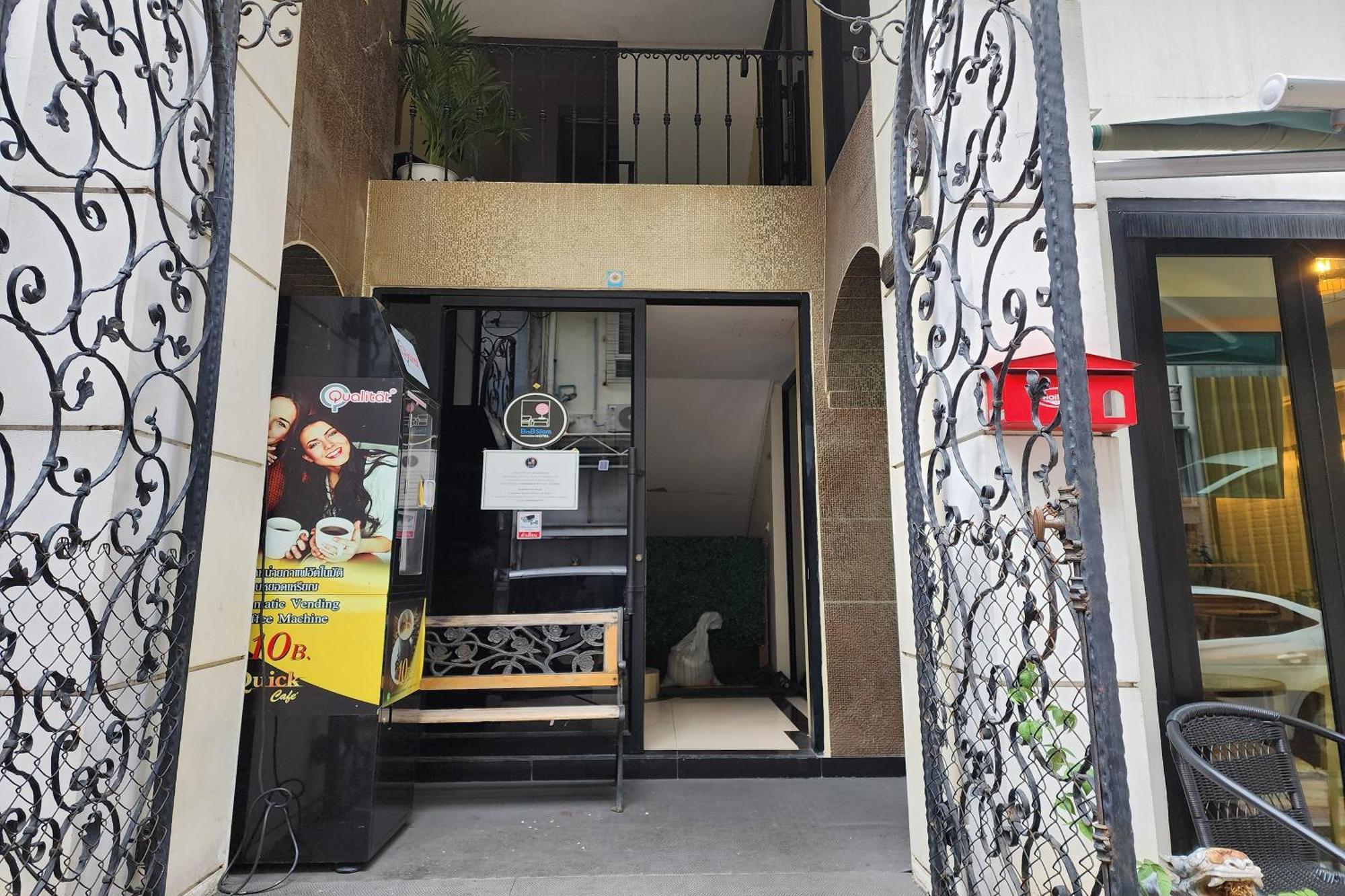 Bnb98 Silom Hotel Bangkok Buitenkant foto