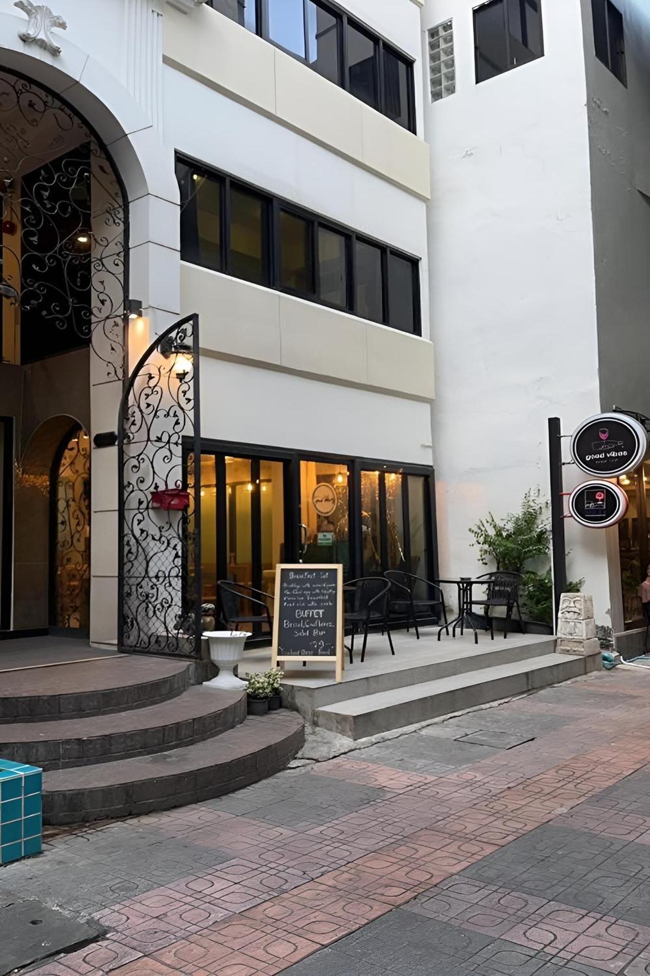 Bnb98 Silom Hotel Bangkok Buitenkant foto