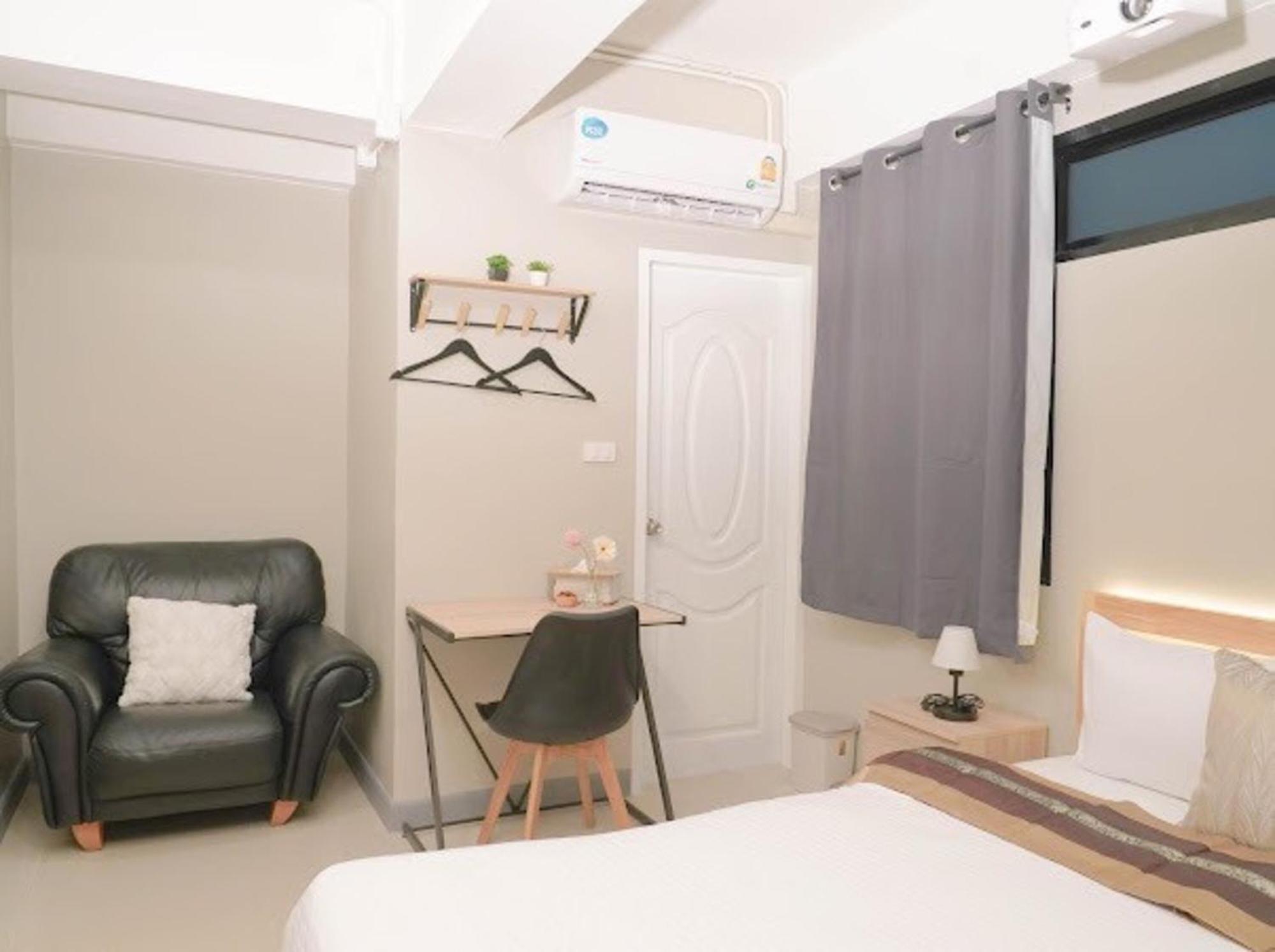Bnb98 Silom Hotel Bangkok Buitenkant foto