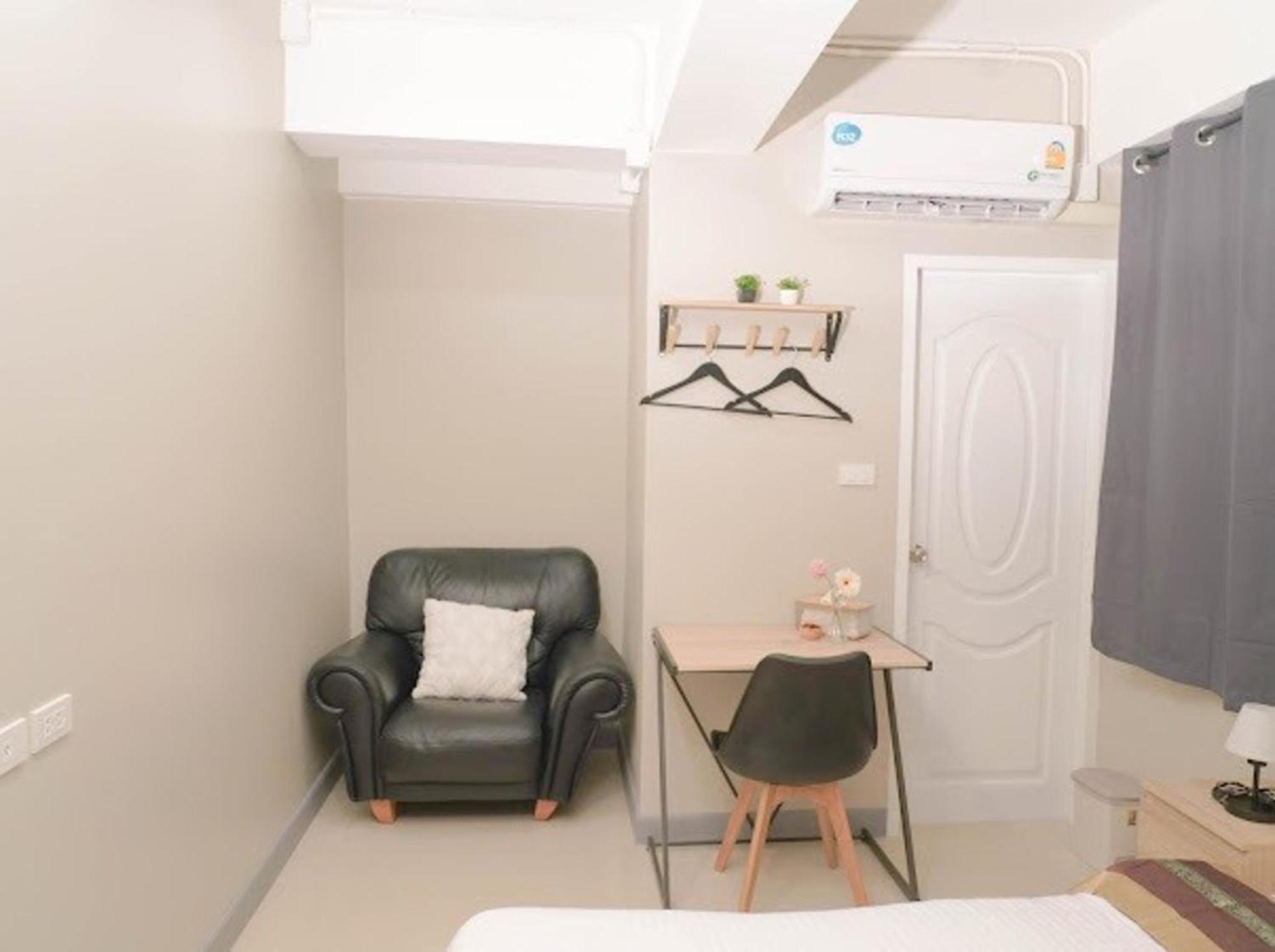 Bnb98 Silom Hotel Bangkok Buitenkant foto