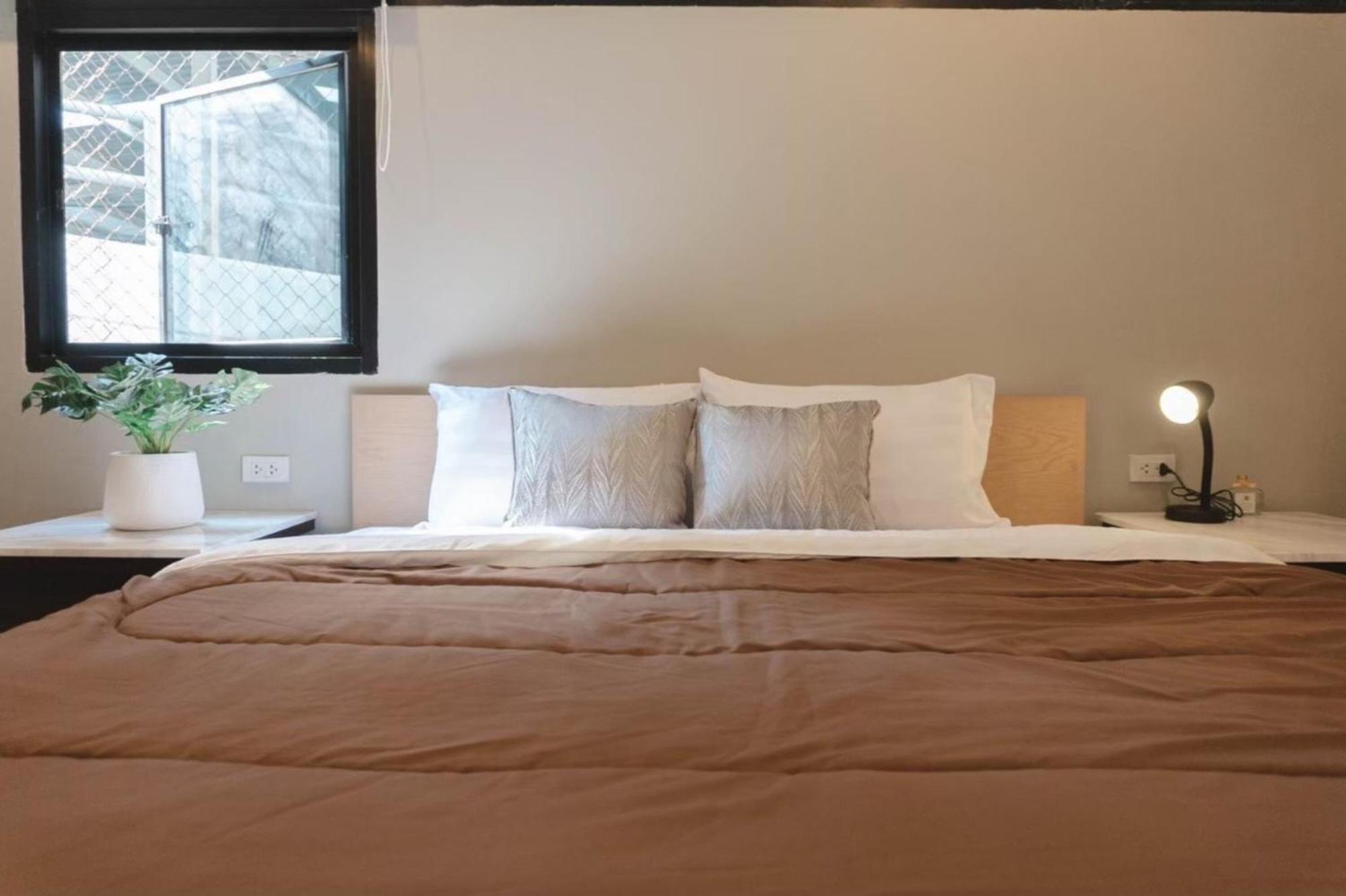 Bnb98 Silom Hotel Bangkok Buitenkant foto